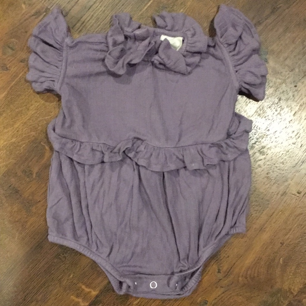 Never worn Kate Quinn Ruffled Onesie 6-12 months